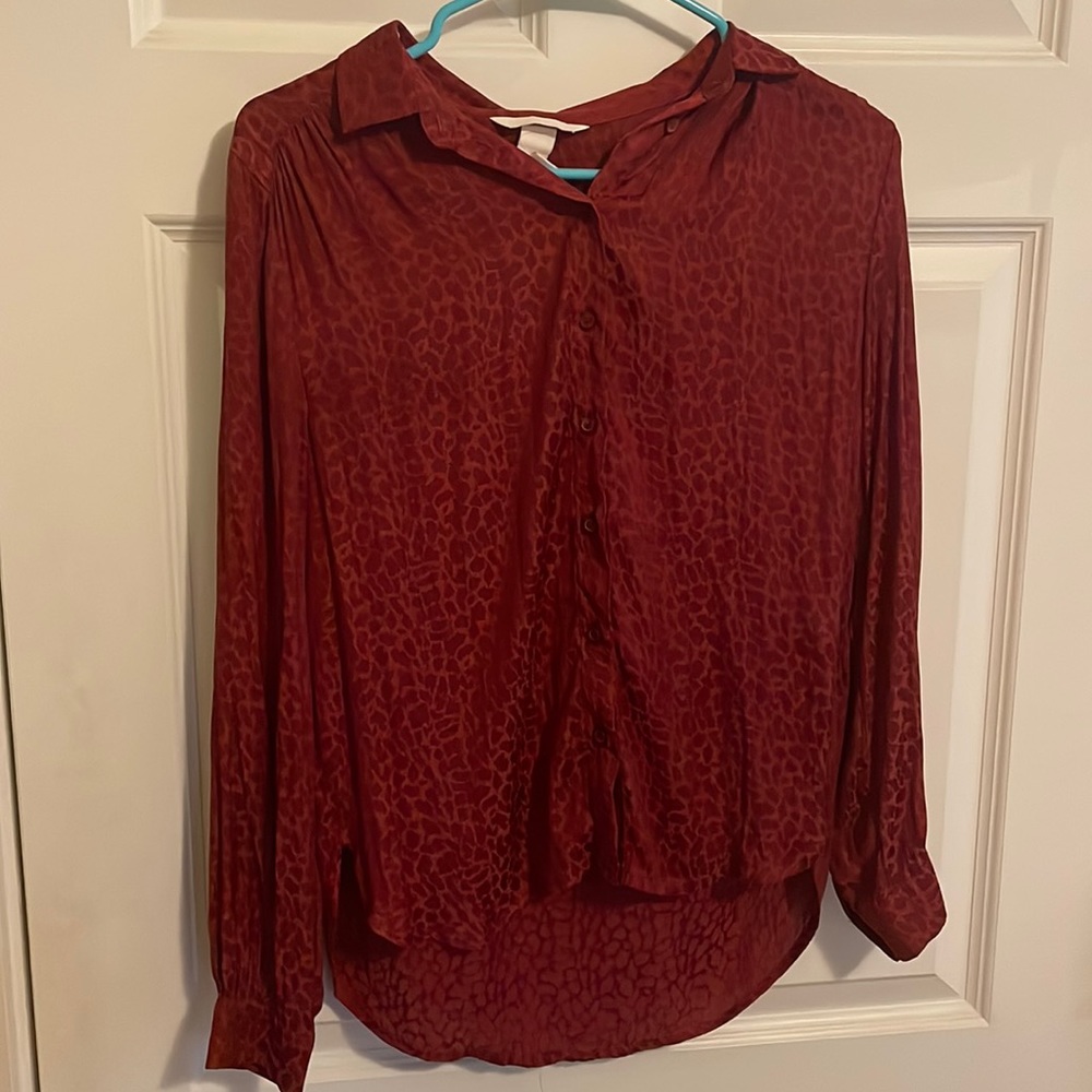 Red print H&M medium size button down shirt with 70s vibe pattern.